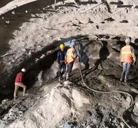 高县拱顶带模注浆料的施工流程及注意事项